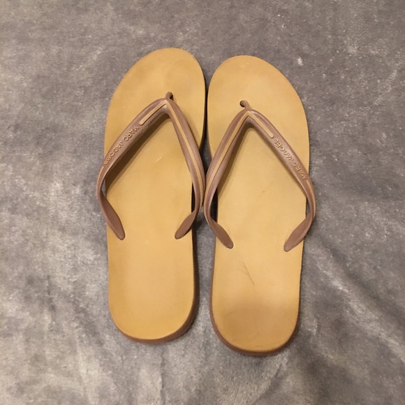 marc jacobs flip flops